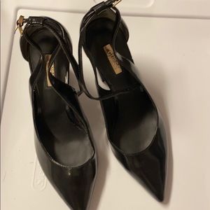 Guess block heel pump